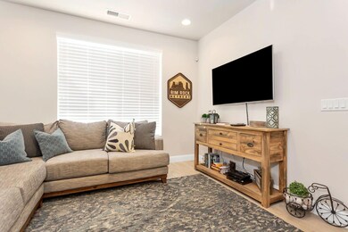 Listing_747637_Photo_3