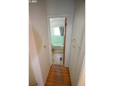 1712 Roberts St, the Dalles, OR 97058 - photo 4