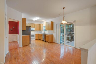 Kitchen and breakfast