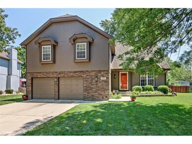 Level lot, large level driveway perfect for basket