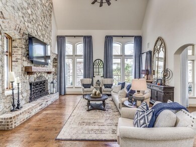 LIVINGROOM WITH SOARING CEILINGS