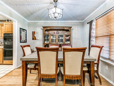 2221 W Edgewater St, Broken Arrow, OK 74012 - photo 4