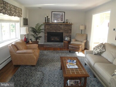 2031 Devere Ln, Catonsville, MD 21228 - photo 3