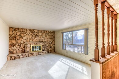 8 Living Room photo a-2