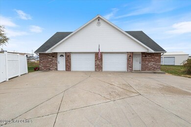02-125 Hayes Rd A & B - 2