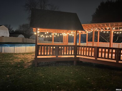 2104 Marigold Dr, Pekin, IL 61554 - photo 5