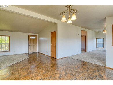 940 SE 9th St, Pendleton, OR 97801 - photo 7