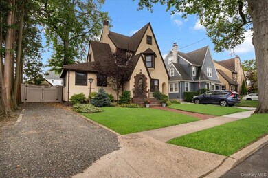 2100 Ambrose Ct, North Baldwin, NY 11510 - photo 2