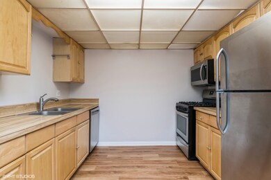 264 E Bailey Rd unit L, Naperville, IL 60565 - photo 2