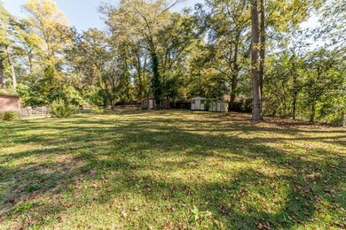 Large level fenced yard