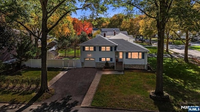 8 Hall Rd, Paramus, NJ 07652 - photo 3