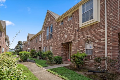 11735 Alief Clodine #20 is an adorable two-story brick townhome.