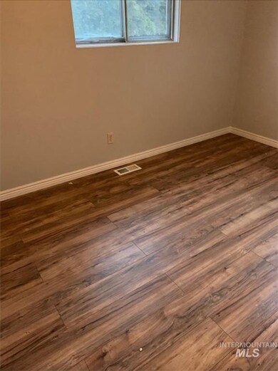 945 W 4th St, Weiser, ID 83672 - photo 3