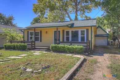 927 N Union Ave, New Braunfels, TX 78130 - photo 2