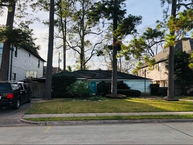 1605 Pine Chase Dr, Houston, TX 77055 - photo 2