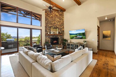 Living Room (2)