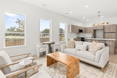 105 Tolima Dove St, Houston, TX 77018 - photo 7