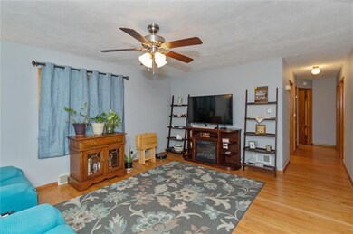 29 Chester Dr, Beech Grove, IN 46107 - photo 4