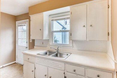 3071 Dresden Columbus OH 43224-large-006