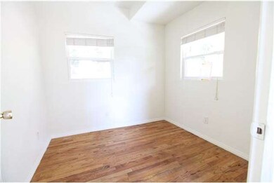rear room has no closet