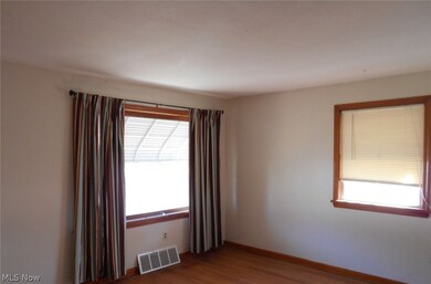 1830 E 298th St, Wickliffe, OH 44092 - photo 4