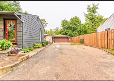 1630 Weymouth St, West Bloomfield, MI 48324 - photo 2