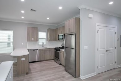 500 Sutton Ct unit 114, Deer Park, NY 11729 - photo 5