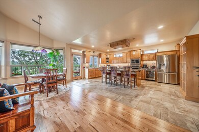 24 Pebble Creek Rd-Kitchen-Eating Nook
