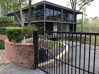 House on 65 Briar Hollow Ln