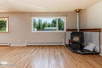 05-Living Room_MAX9354-Edit