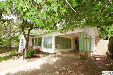 138 W Hillcrest Dr, San Marcos, TX 78666 - photo 2