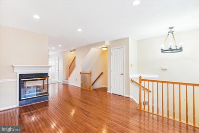 2403 Simpkins Farm Dr, Herndon, VA 20171 - photo 4