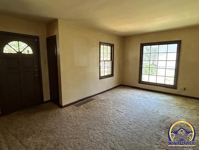 3022 SE Colorado Ave, Topeka, KS 66605 - photo 2