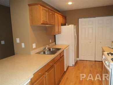 4581 N Thornhill Dr unit 103B, Peoria, IL 61615 - photo 5