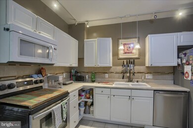 122 E Locust St, Mechanicsburg, PA 17055 - photo 5