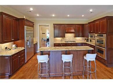This beautiful, functional Kitchen features hardwo