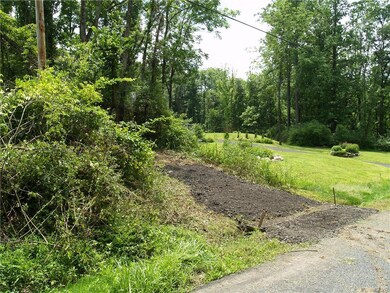 6042 Schantz Rd, Emmaus, PA 18049 - photo 3