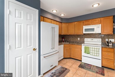 20326 Cedarhurst Way, Germantown, MD 20876 - photo 6