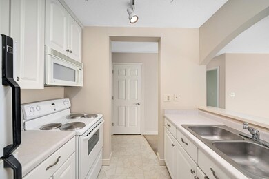 1181 Edgcumbe Rd unit 413, Saint Paul, MN 55105 - photo 4