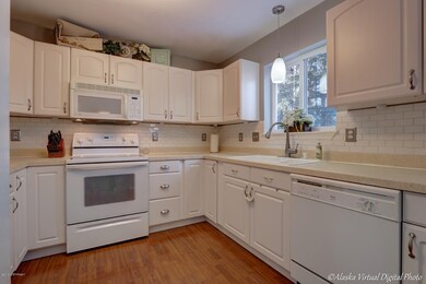 Kitchen W/Ceramic Stovetop