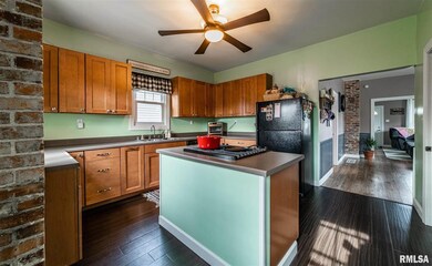 1521 Delavan St, Lincoln, IL 62656 - photo 2