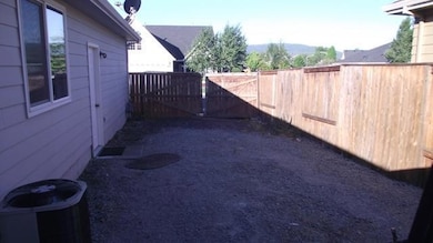 652 Meadowbrook Dr, Central Point, OR 97502 - photo 3