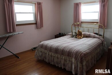 1556 W 29th St, Davenport, IA 52804 - photo 6