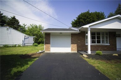 1240 Acorn Cir, Macungie, PA 18062 - photo 3