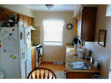 2252 101st St, Toledo, OH 43611 - photo 4