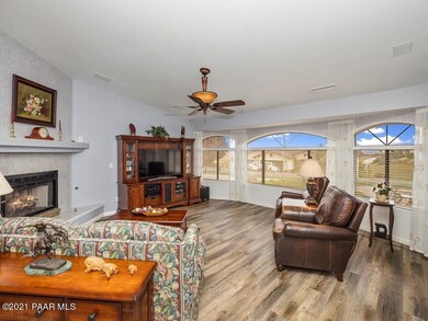 004_Living Room