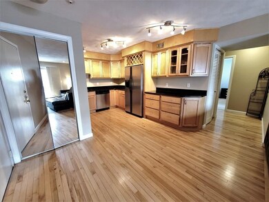 17 Margin St unit 15, Lynn, MA 01905 - photo 4