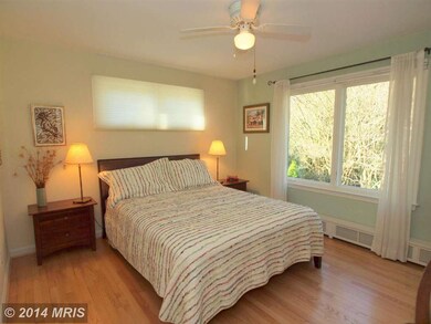 2044 Reynolds St, Falls Church, VA 22043 - photo 5