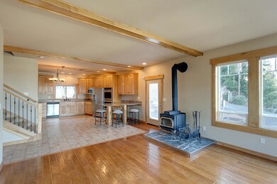 Dining Area & Kitchen