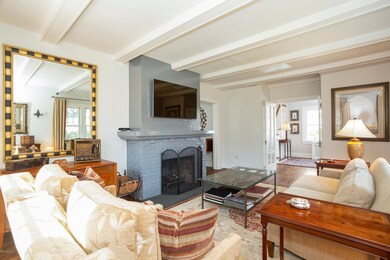 017-photo-living-room-6872242